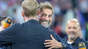 Im Live-TV: Klopp scherzt mit einem ZDF-Experten – "Habe ihn mit 'Chef' begrüßt" — T-Online