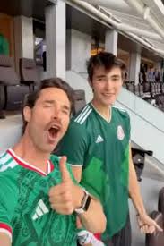 Sebastián Rulli apoyando a México