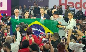 Justiça Eleitoral de SP determina multa de R$ 15 mil a Lula por campanha antecipada durante evento em maio