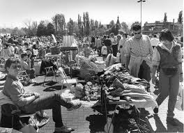 Uit het archief: 9 x hoe Zoetermeerders vroeger op de vrijmarkt stonden op Koninginnedag