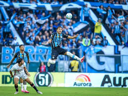 Zagueiro e volante viram desfalques no Grêmio