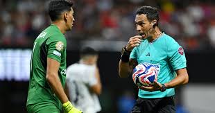 Po czerwonej kartce rzucił się na rywala. Teraz wreszcie przemówił