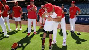 11-year-old realizes dream of meeting Trout thanks to Make-A-Wish