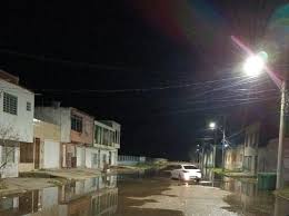 Vento faz com que Lagoa dos Patos avance em Rio Grande