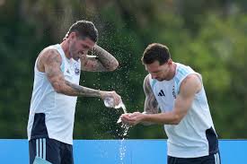 Scaloni piensa en dos cambios para jugar ante España: los regresos de De Paul y Montiel