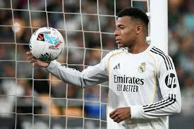 Astro da França, Mbappé sofre lesão muscular a dois meses da Copa do Mundo