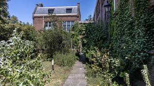 Dutch churches prepare temporary housing for more than 100 refugees