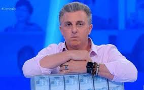 Luciano Huck vira alvo de piada após nova gafe inacreditável: 'Que mico'