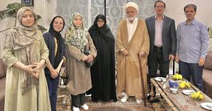 مهدی کروبی: خامنه‌ای مدعی بصیرت بود اما از سرکوب حمایت کرد