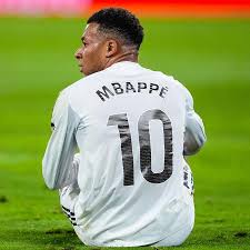 Real Madrid confirma lesão de Mbappé a menos de dois meses para a Copa