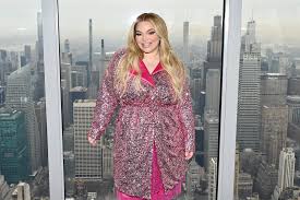 "More Korean lyrics than the actual K-Pop groups": Netizens react as Trisha Paytas debuts new K-Pop song, stirs internet meltdown