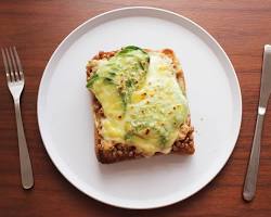 ツナとアボカドのオープンサンド