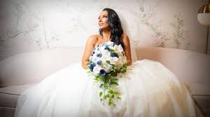 Crowdsourcing a wedding online