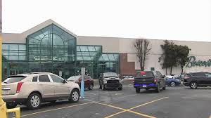 Alcaraz saves set points