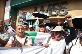 Atender y solucionar demandas del IMSS, antes de pensar en posible remoción de Zoé Robledo: Sheinbaum