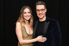 Allison Williams and Alexander Dreymon Quietly Tie the Knot