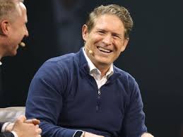 Steve Young confirma su confianza en el entrenador Kevin Young antes del torneo NCAA