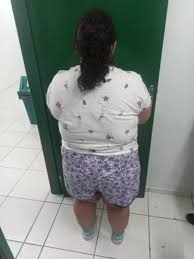 Presa em SC por fingir ter 12 anos tem passagens por golpes em 5 estados