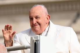 Livro descreve morte de Francisco e marca primeiro ano sem o papa argentino