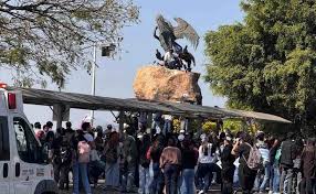 Estudiantes toman rectoría de la UAEM