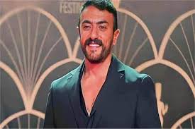 معركة بلا فائز تشعلها السوشيال ميديا.. صراع النجوم على وهم «الأعلى أجرًا»
