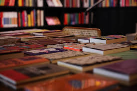 Pesquisa indica alta na compra de livros no Brasil, mas não garante mais leitura