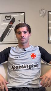 Vasco posta bate-bola com Santiago Sosa; veja