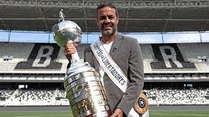 Jornalista detalha situação de Artur Jorge, ex-Botafogo: 'Se for para voltar para o Brasil, ele quer projeto que lute por títulos todo ano. Não é o caso do Vasco até agora'