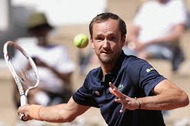 Medvedev é eliminado de Roland Garros pelo convidado Adam Walton
