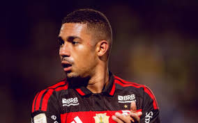 Samuel Lino lembra decisão contra o PSG e rasga elogios a Filipe Luís