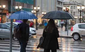Alerta amarelo: queda brusca nas temperaturas e chuvas intensas marcam os próximos dias em Curitiba