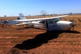 FAB intercepta avião clandestino da Bolívia e força pouso com tiro em MS