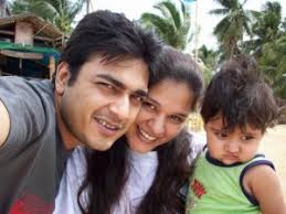 Azfar Ali and Salma Hassan with their kid Azfar Ali may have divorced Salma Hassan but his still the loving father of their children ... - azfar-ali-salma-hassan-family-pics-300x225