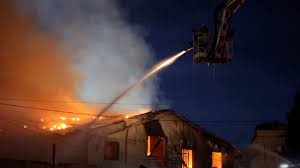 Ataque e incendio en Kyiv deja al menos un muerto