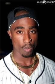 Retour article : Karl Zéro : Regardez-le rouvrir l&#39;enquête sur l&#39;assassinat de Tupac Shakur ! - 555744-tupac-shakur-637x0-2