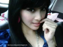 Hasil gambar untuk bugil telanjang NAJWA SHIHAB indonesia presenter tv