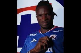 Presume Cruz Azul a su nuevo delantero nigeriano