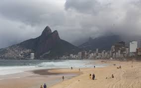 Frente fria deixa tempo instável no Rio e divide a opinião de turistas: 'Gostamos'; veja a previsão