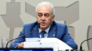 Senador Otto Alencar coloca marca-passo após se sentir mal na Bahia