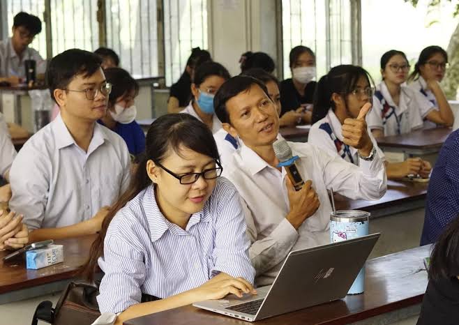 Để sáp nhập trường cao đẳng vào trường đại học không là phép cộng cơ học