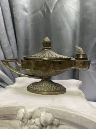 VINTAGE SOLID BRASS GENIE OIL LAMP WITH LID MCM Aladdin Style