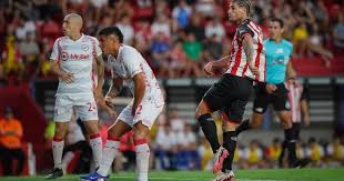 Argentinos domina pero pierde ante Barracas en La Paternal