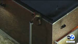 Murder suspect runs onto roof in Sun Valley after chase