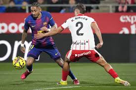 Raphinha y Gerard Martín, titulares en el Barça; Witsel entra por Beltrán en el Girona