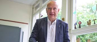 ++ Liveticker zur Berlin-Wahl: Regierender Bürgermeister Wegner hat gewählt ++ — tagesschau.de