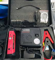 Jumper Starter + Compresor de Aire 68,800 mAh (Modelo SB-01) Características: •Carga todo tipo de dispositivo •Arranca baterías de vehículos •Infla neumáticos ¡Todo esto por solo $2,950 pesos!