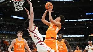 Michigan vs Tennessee odds for March Madness Elite 8 game betting