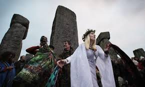 Résultat de recherche d'images pour "stonehenge celebration"
