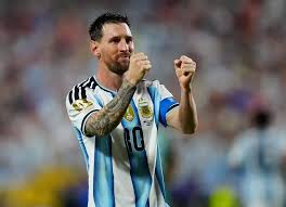 أول تعليق من كلوزه بعد تحطيم ليونيل ميسي رقمه القياسي في كأس العالم