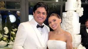 'Os braços já tinham marcas': fotos da lua de mel de médica e cantor de forró João Lima mostram agressões logo após casamento. Veja
